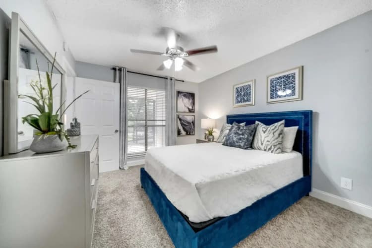 Arlington apartments for rent - image - Biltmore Apartments - Bedroom.webp