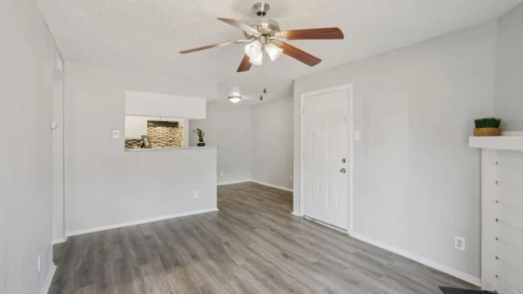 Arlington apartments for rent - image - Biltmore Apartments - Kitchen & Living room.webp