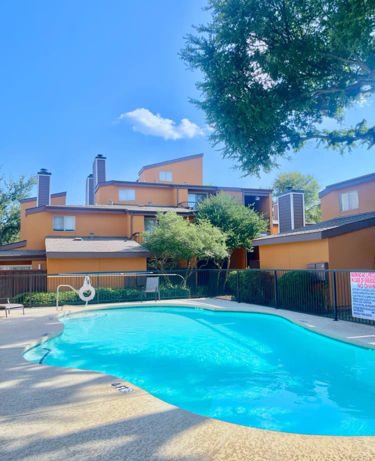 Arlington apartments for rent - image - Pine Ridge - Pool 2.webp