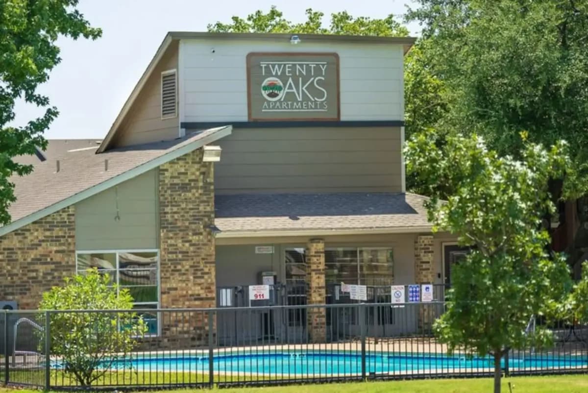 Arlington apartments for rent - image - Twenty Oaks Apartments - Exterior 2.webp