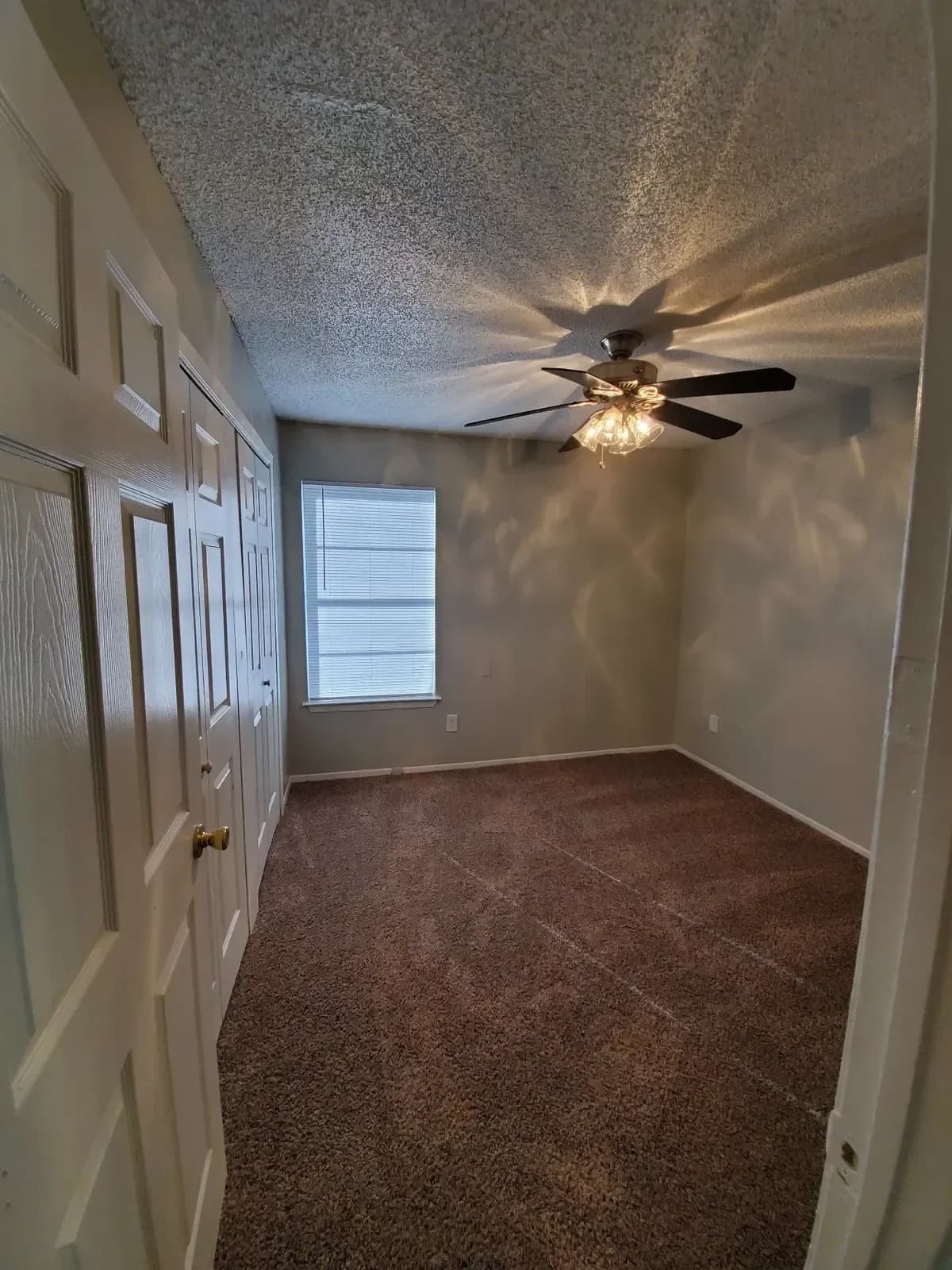 Arlington apartments for rent - image - Twenty Oaks Apartments - Bedroom 2.webp