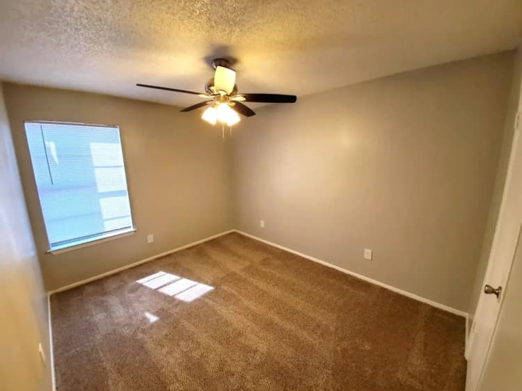 Arlington apartments for rent - image - Twenty Oaks Apartments - BEDROOM 3.webp