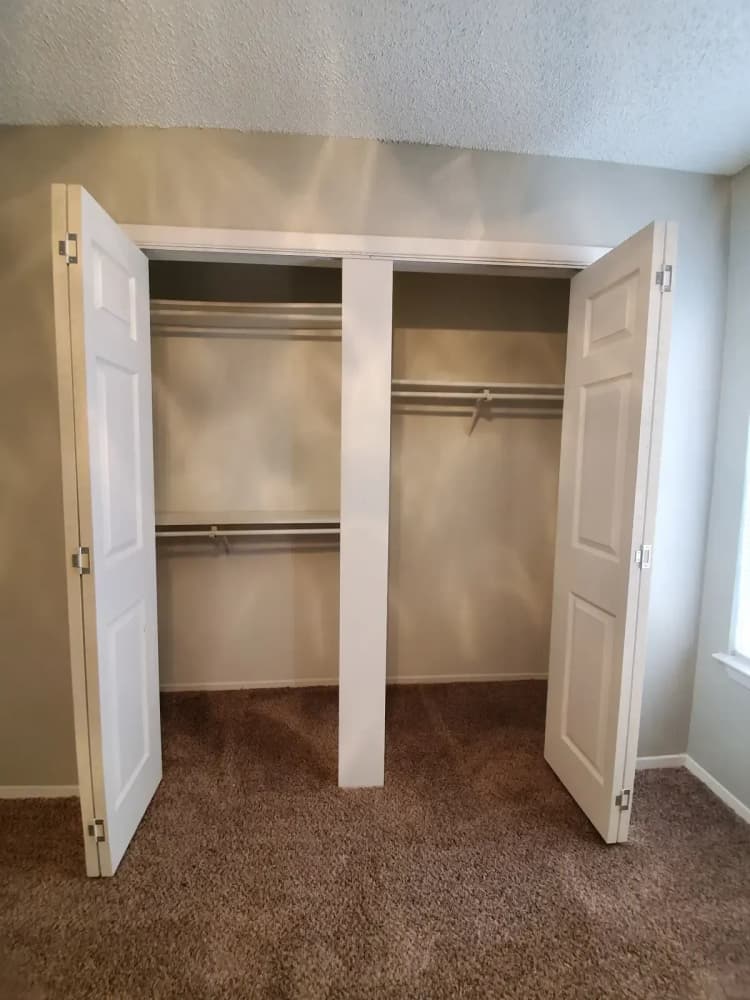 Arlington apartments for rent - image - Twenty Oaks Apartments - Bedroom 4.webp