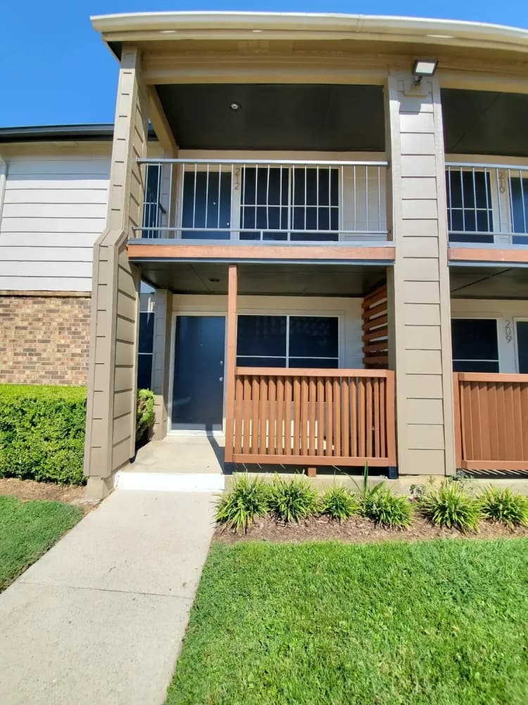 Arlington apartments for rent - image - Twenty Oaks Apartments - Exterior 9.webp