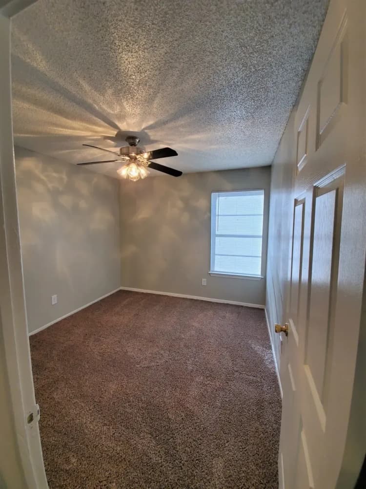 Arlington apartments for rent - image - Twenty Oaks Apartments - BEDROOM.webp