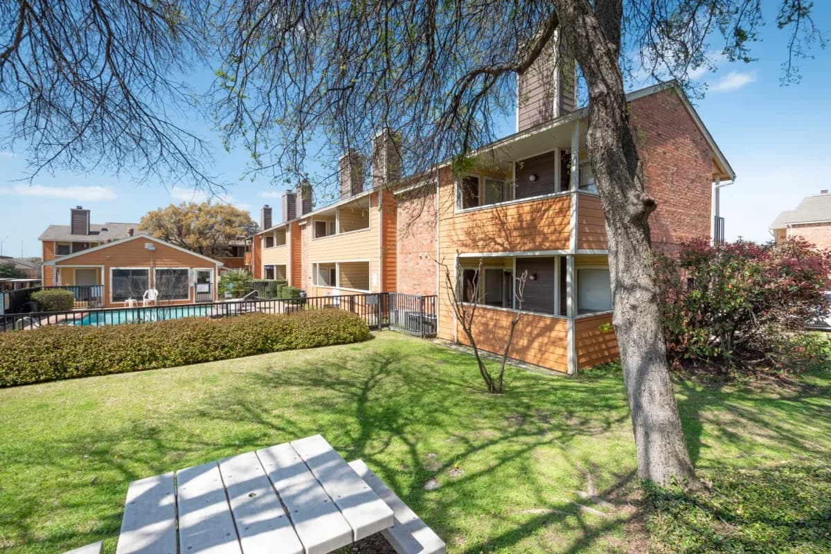 Arlington apartments for rent - Property image - Wimbledon Court - 2