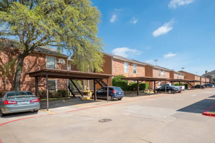 Arlington apartments for rent - image - Wimbledon Court - Exterior 6.webp