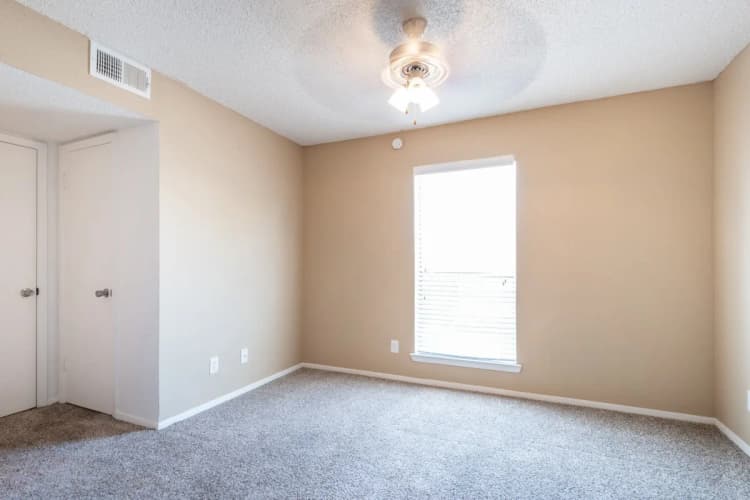 Arlington apartments for rent - image - Wimbledon Court - Bedroom 1.webp