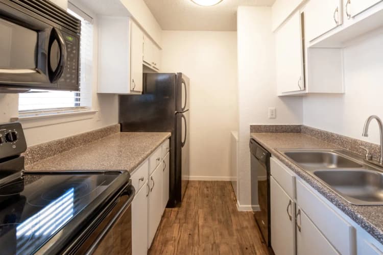 Arlington apartments for rent - image - Wimbledon Court - Kitchen 2.webp