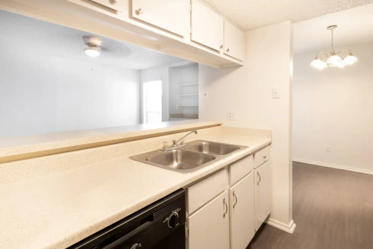 Arlington apartments for rent - image - Wimbledon Court - Kitchen 8.webp
