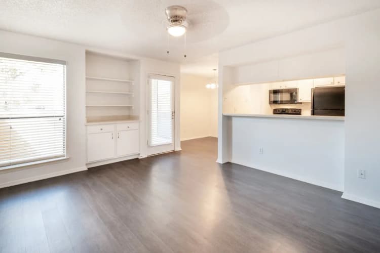 Arlington apartments for rent - image - Wimbledon Court - Living room & Kitchen 4.webp