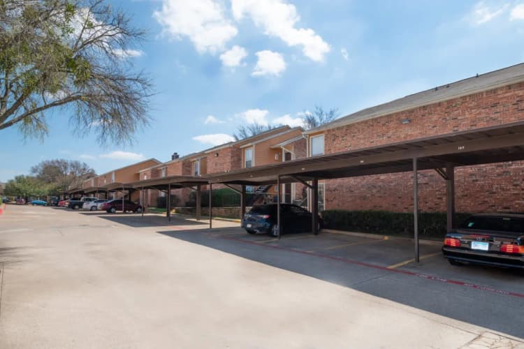 Arlington apartments for rent - image - Wimbledon Court - Parking.webp