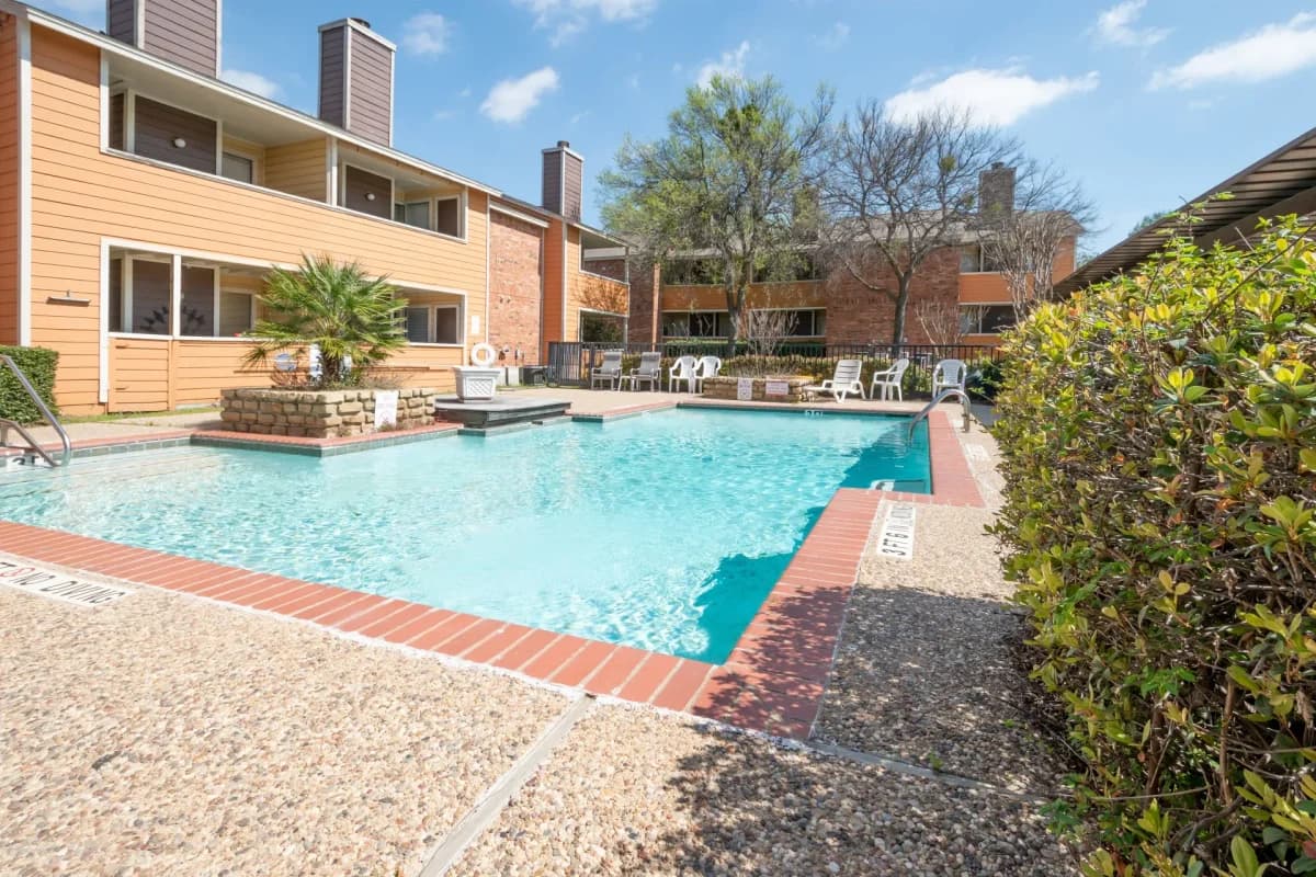 Arlington apartments for rent - image - Wimbledon Court - Pool 5.webp