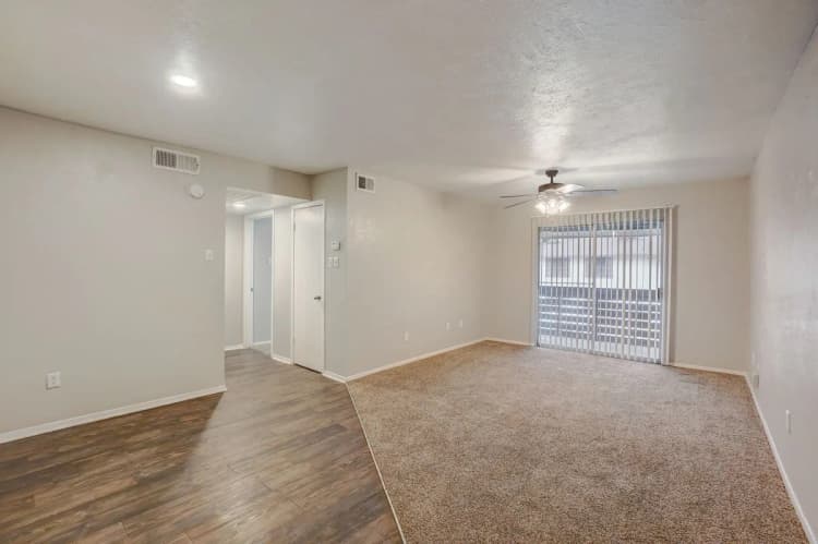 Arlington apartments for rent - image - Woodwind Apartments - Living room 1.webp