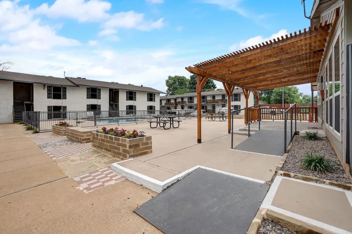 Arlington apartments for rent - image - Woodwind Apartments - Exterior 2.webp