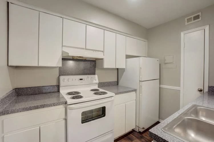 Arlington apartments for rent - image - Woodwind Apartments - Kitchen 2.webp
