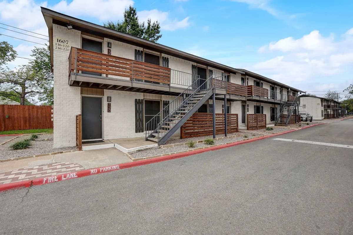 Arlington apartments for rent - Property image - Woodwind Apartments - 2