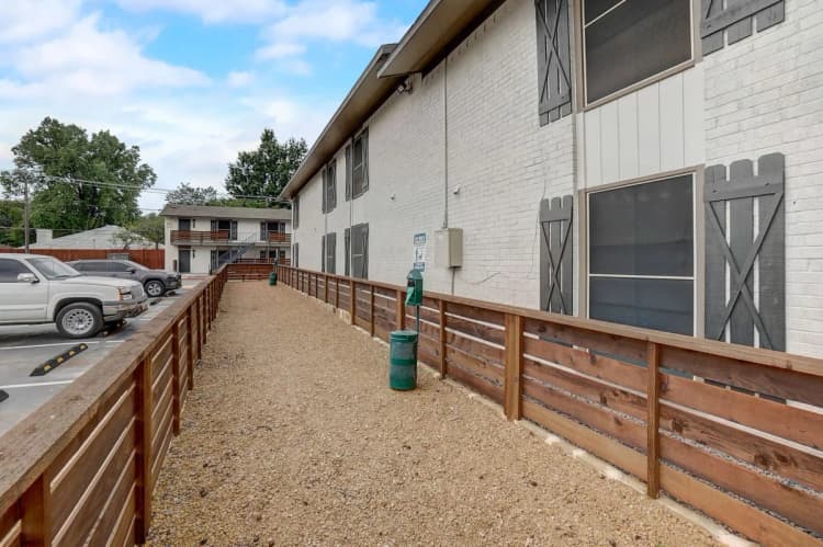 Arlington apartments for rent - image - Woodwind Apartments - Exterior 5.webp