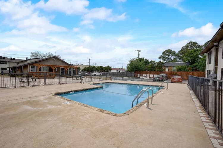 Arlington apartments for rent - image - Woodwind Apartments - Pool.webp