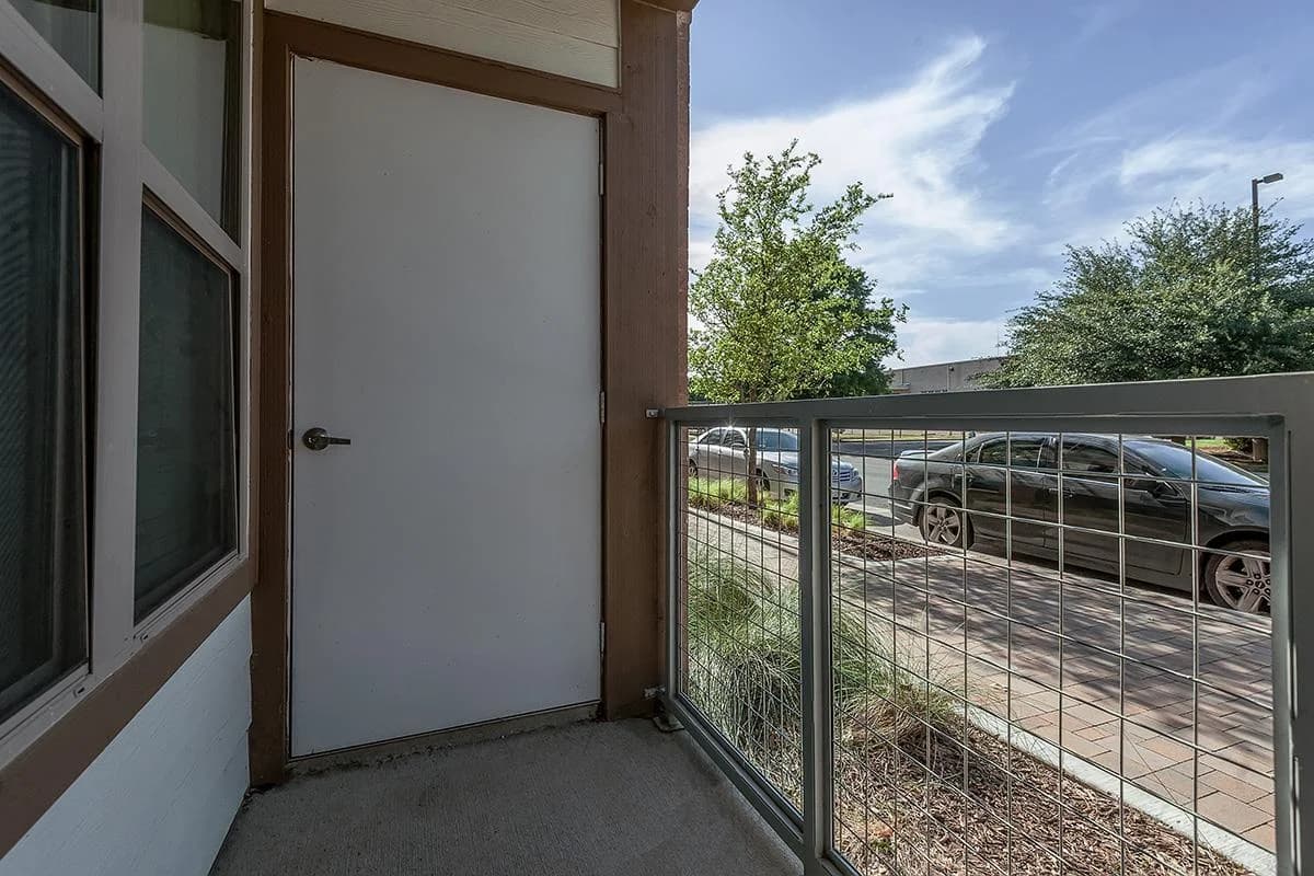 Arlington apartments for rent - image - 404 Border - Exterior 10.jpg