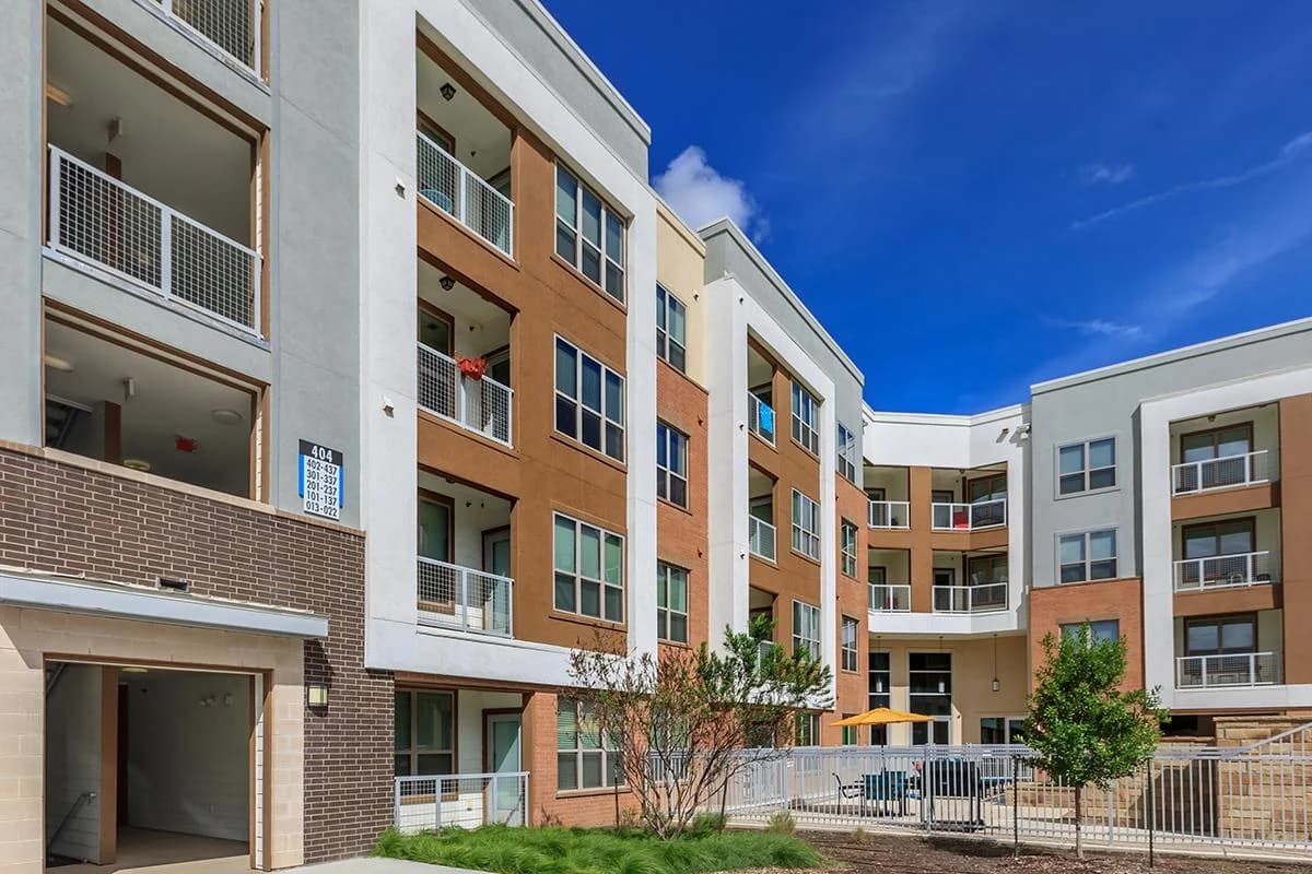 Arlington apartments for rent - Property image - 404 Border - 2