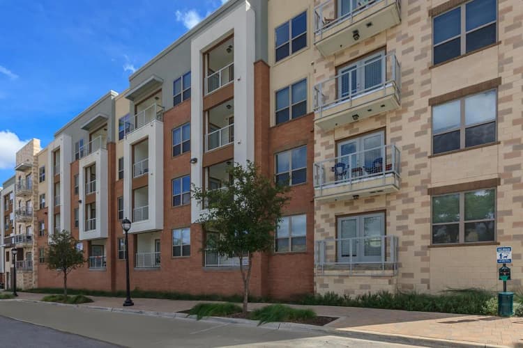 Arlington apartments for rent - image - 404 Border - Exterior.jpg