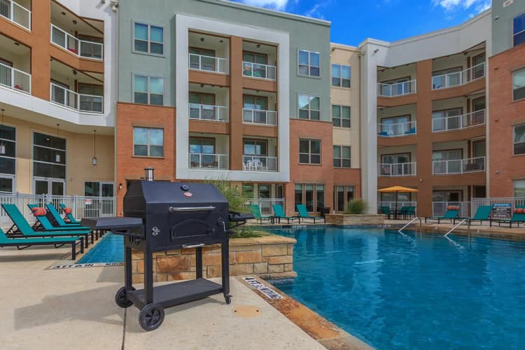 Arlington apartments for rent - image - 404 Border - Pool 6.jpg