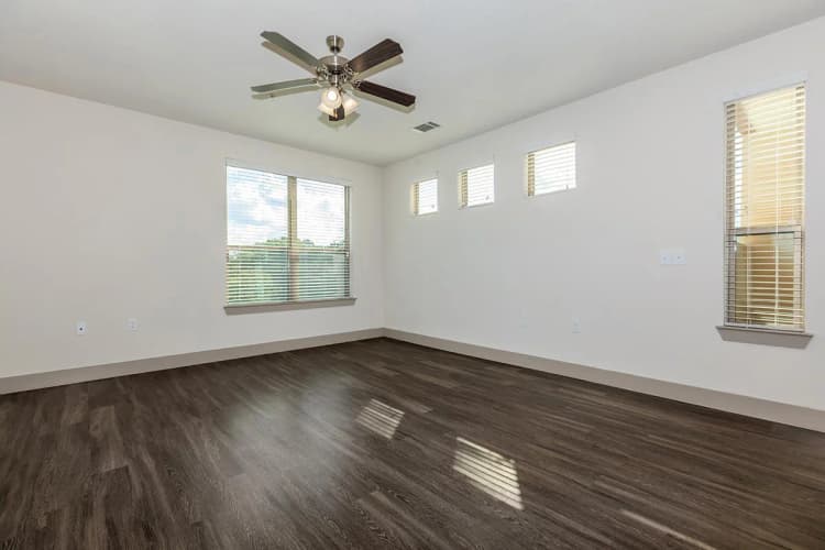 Arlington apartments for rent - image - 404 Border - Living room 5.jpg