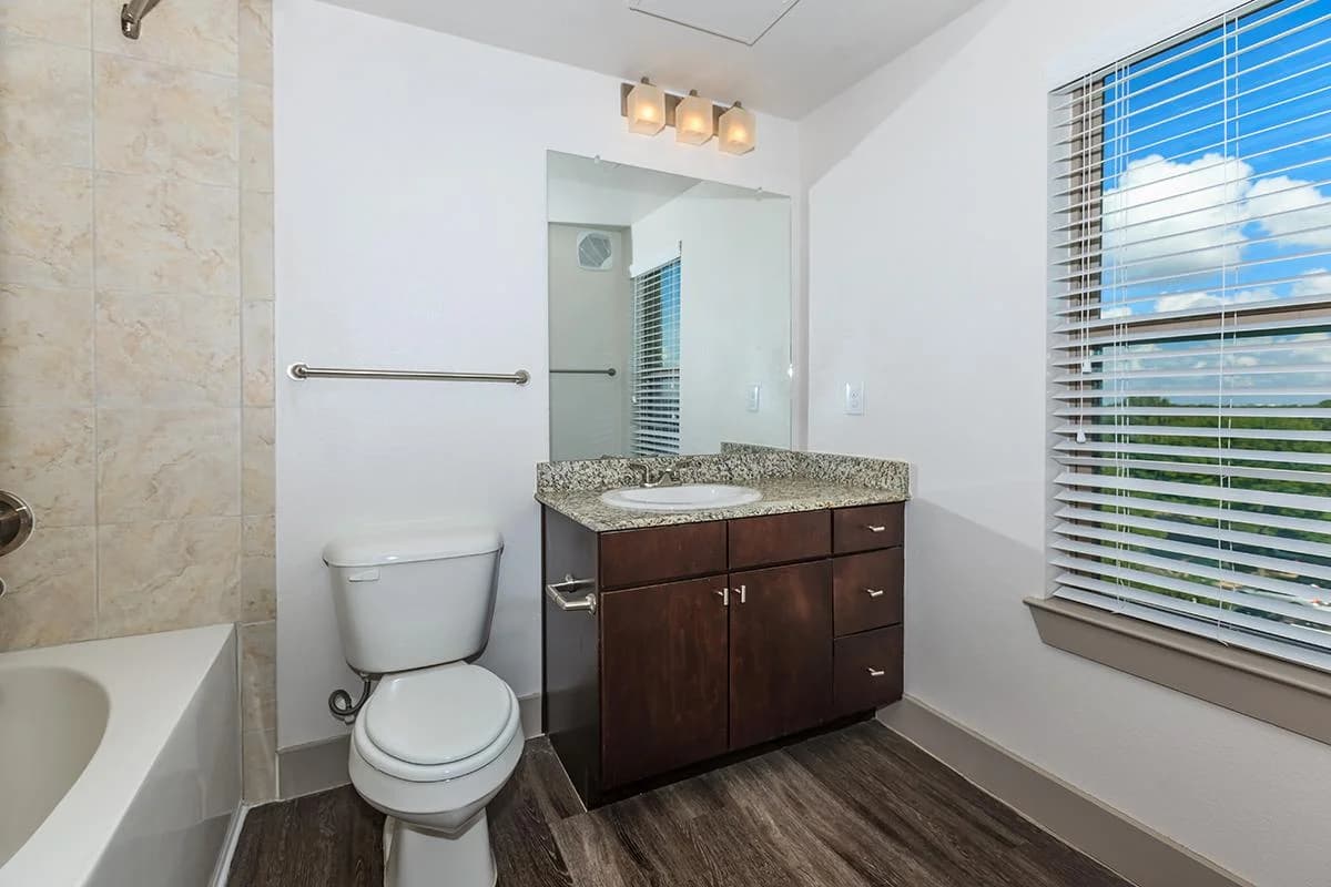 Arlington apartments for rent - image - 404 Border - Bathroom 5.jpg