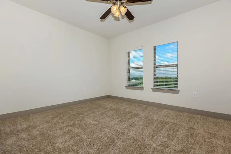 Arlington apartments for rent - image - 404 Border - Bedroom 4.jpg