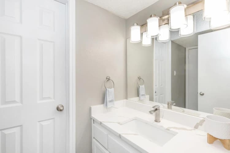 Arlington apartments for rent - image - Fielder Crossing - Bathroom 2.jpg