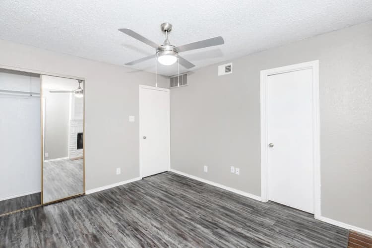 Arlington apartments for rent - image - Fielder Crossing - Bedroom 2.jpg