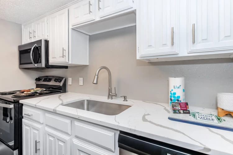Arlington apartments for rent - image - Fielder Crossing - Kitchen 3.jpg