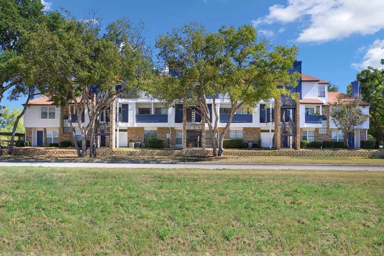 Arlington apartments for rent - image - Fielder Crossing - Exterior 4.jpg
