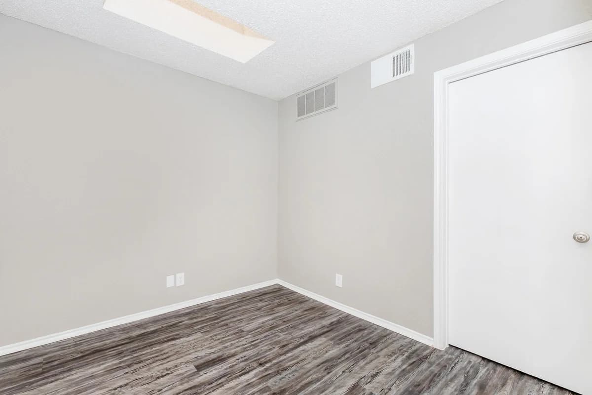 Arlington apartments for rent - image - Fielder Crossing - Bedroom 4.jpg