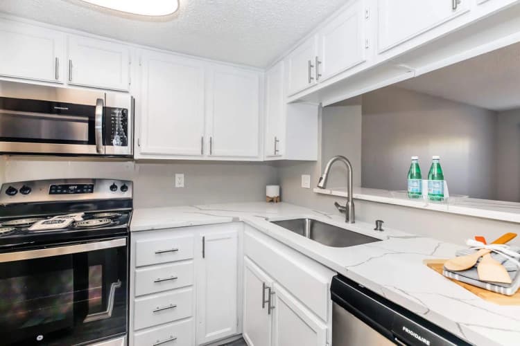 Arlington apartments for rent - image - Fielder Crossing - Kitchen 5.jpg