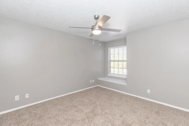 Arlington apartments for rent - image - Fielder Crossing - Bedroom 5.jpg