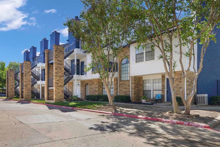 Arlington apartments for rent - image - Fielder Crossing - Exterior 7.jpg