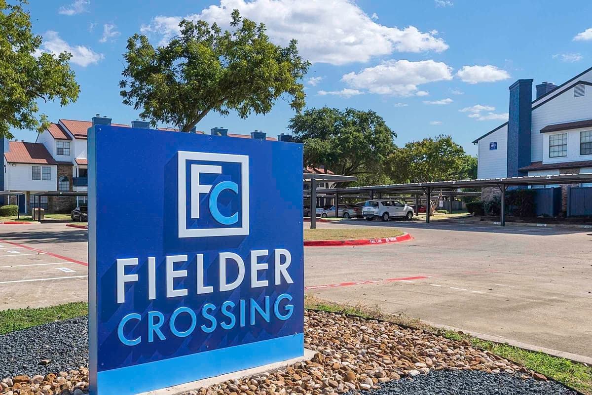 Arlington apartments for rent - image - Fielder Crossing - Exterior 13.jpg