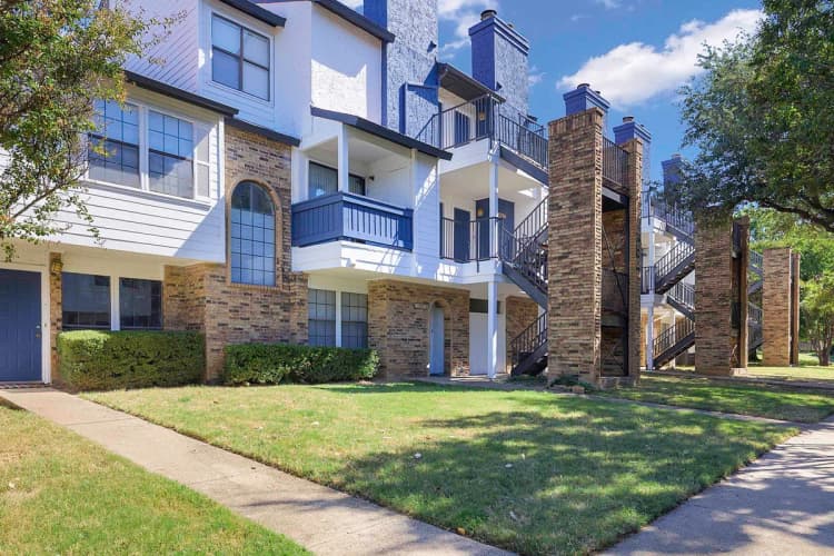 Arlington apartments for rent - image - Fielder Crossing - Exterior.jpg