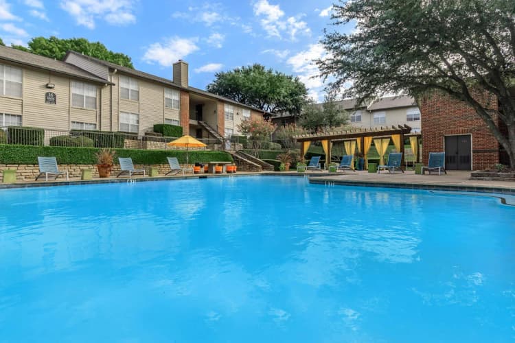 Arlington apartments for rent - image - Oak Chase - Pool 1.jpg