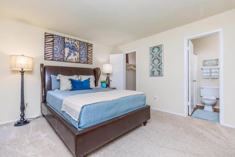 Arlington apartments for rent - image - Oak Chase - Bedroom 1.jpg