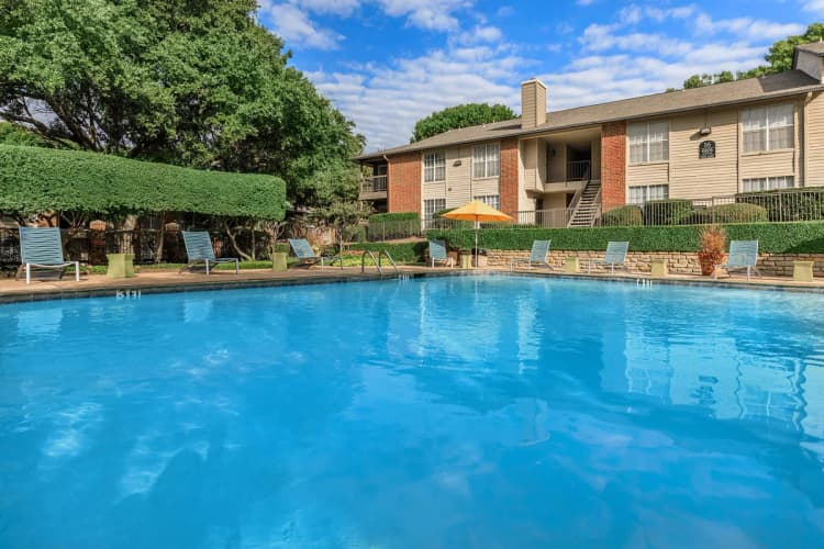 Arlington apartments for rent - image - Oak Chase - Pool 2.jpg