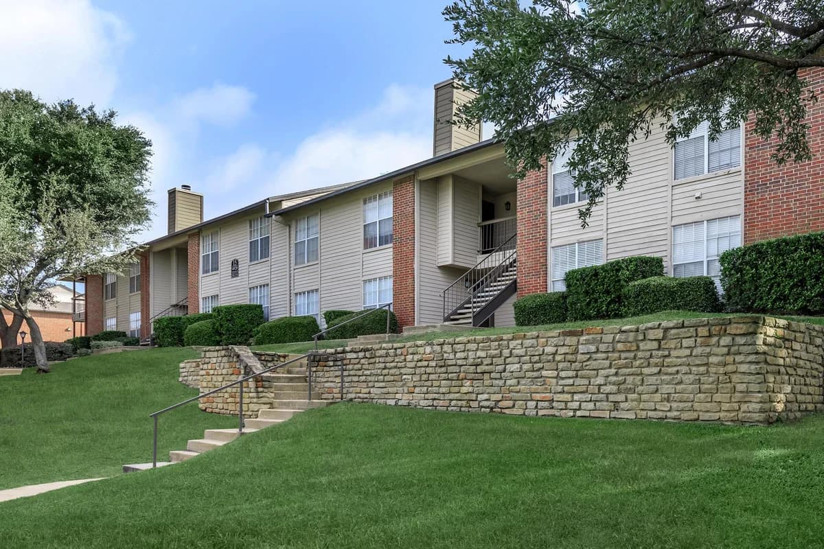 Arlington apartments for rent - image - Oak Chase - Exterior 7.jpg