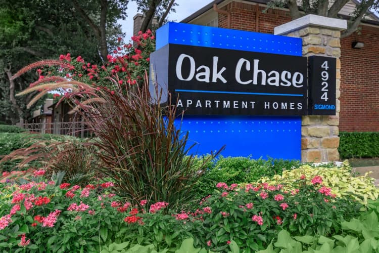 Arlington apartments for rent - image - Oak Chase - Pool 7.jpg