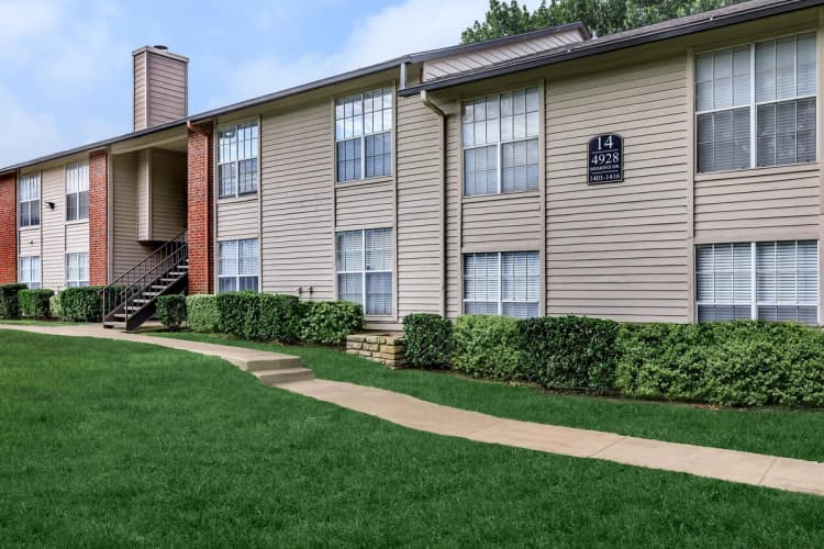 Arlington apartments for rent - image - Oak Chase - Exterior.jpg