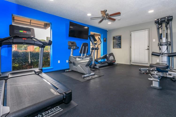 Arlington apartments for rent - image - Oak Chase - Gym.jpg