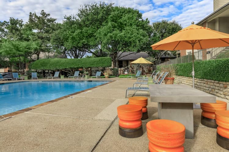 Arlington apartments for rent - image - Oak Chase - Pool.jpg
