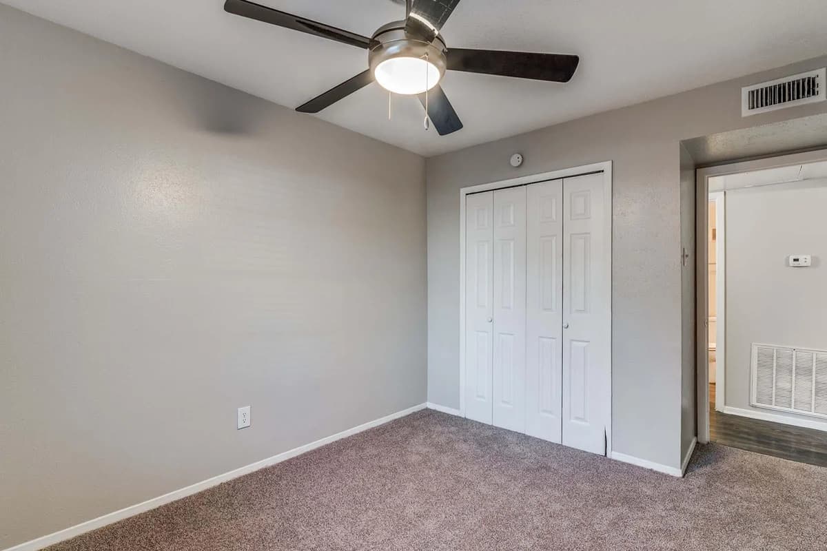 Arlington apartments for rent - image - Oakmont Apartment Homes - Bedroom 2.jpg