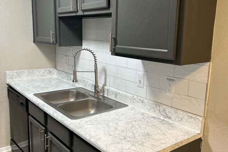 Arlington apartments for rent - image - Oakmont Apartment Homes - Kitchen 4.jpg